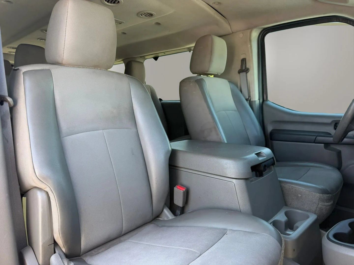 Used 2018 Nissan NV 3500 SV RWD image 14