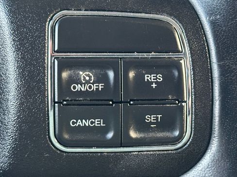 Used 2018 Jeep Wrangler Unlimited Sahara w/ Connectivity Group image 29