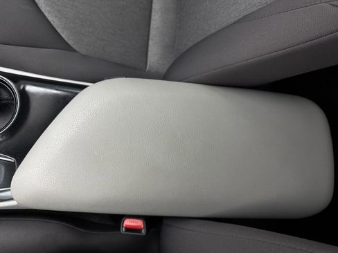Used 2019 Toyota Camry LE FWD image 29