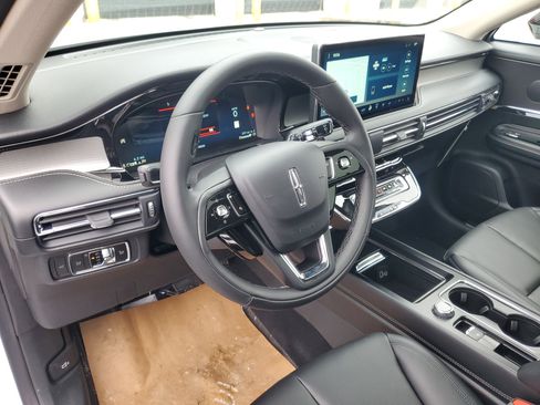 New 2026 Lincoln Corsair Premiere image 13