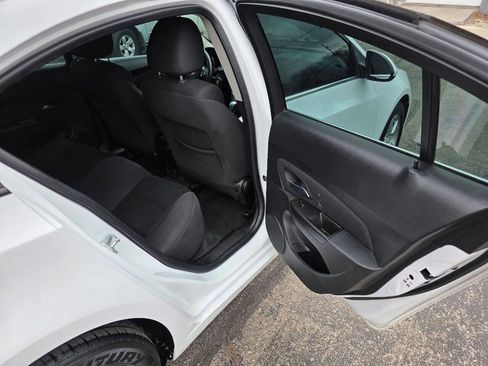 Used 2016 Chevrolet Cruze LT image 7