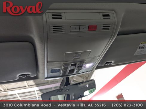Used 2020 Volkswagen Tiguan SE w/ Panoramic Sunroof Package FWD image 23