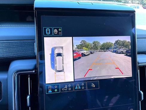 Used 2025 GMC Yukon AT4 Ultimate w/ LPO, Floor Liner Package AWD/4WD image 14