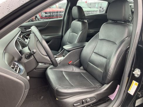 Used 2017 Chevrolet Malibu Premier w/ Driver Confidence Package image 28