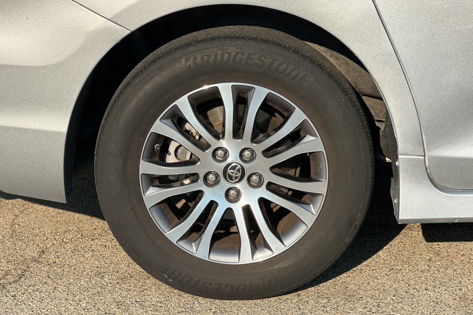 Used 2019 Toyota Sienna XLE w/ XLE Navigation Package FWD image 20