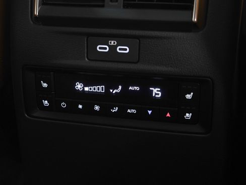 Certified 2024 MAZDA CX-90 3.3 Turbo S w/ Premium Plus image 17