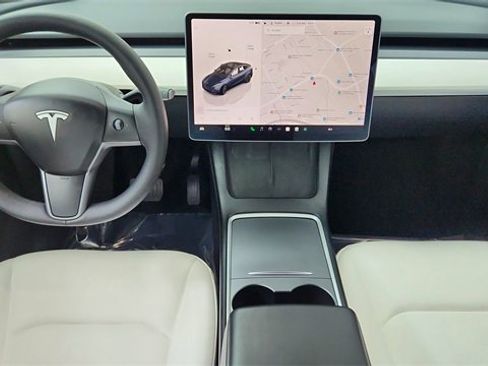 Used 2024 Tesla Model Y 2WD image 35