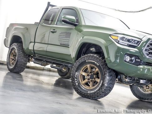Used 2022 Toyota Tacoma TRD Sport w/ Black Out Package (TMS) AWD/4WD image 4