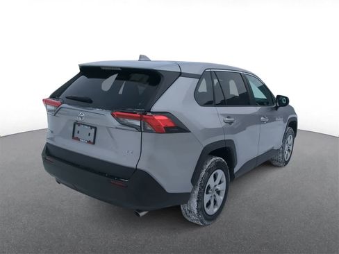 Used 2022 Toyota RAV4 LE image 8