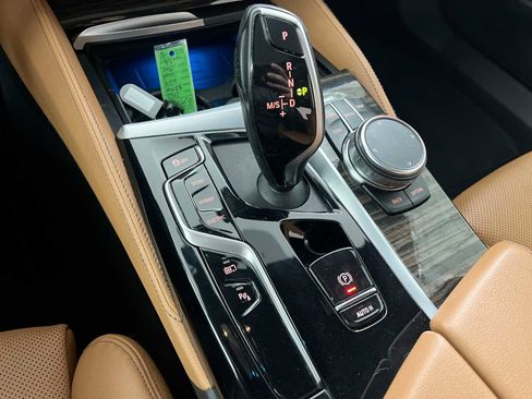 Used 2023 BMW 530e w/ M Sport Package image 22