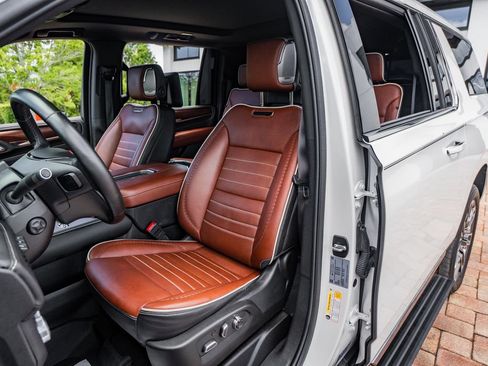 Used 2024 GMC Yukon XL Denali Ultimate AWD/4WD image 19
