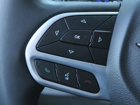 Used 2023 Chrysler Pacifica Touring-L FWD image 23