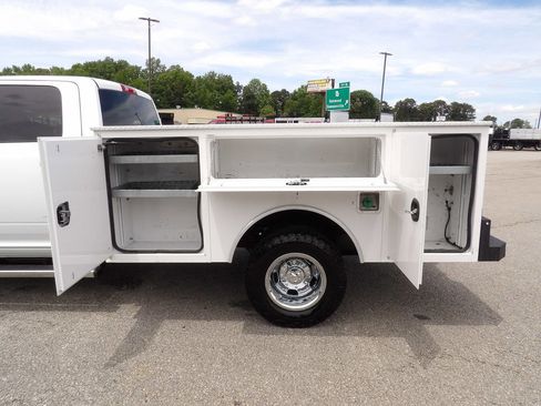 Used 2024 RAM 3500 Tradesman w/ Chrome Appearance Group AWD/4WD image 49