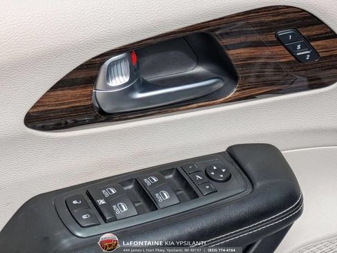 Used 2021 Chrysler Pacifica Limited AWD/4WD image 15