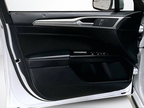 Used 2017 Ford Fusion SE w/ Fusion SE Technology Package image 20