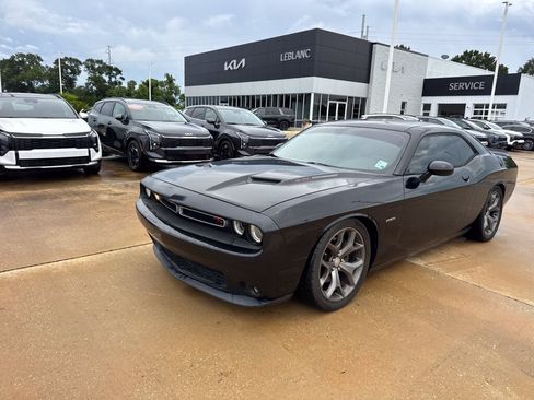 Used 2015 Dodge Challenger R/T w/ Quick Order Package 28B R/T RWD image 3