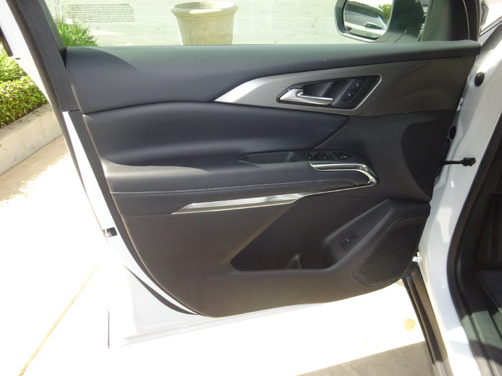 Used 2026 Chevrolet Traverse LT w/ Midnight/Sport Edition FWD image 24