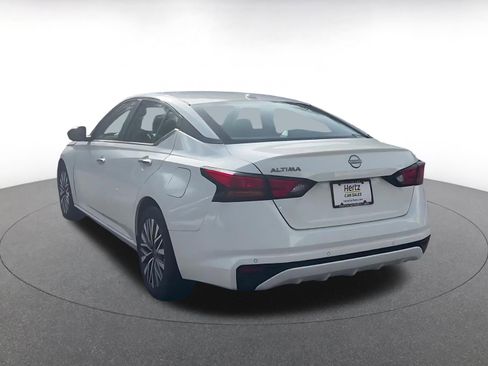 Used 2025 Nissan Altima 2.5 SV image 11