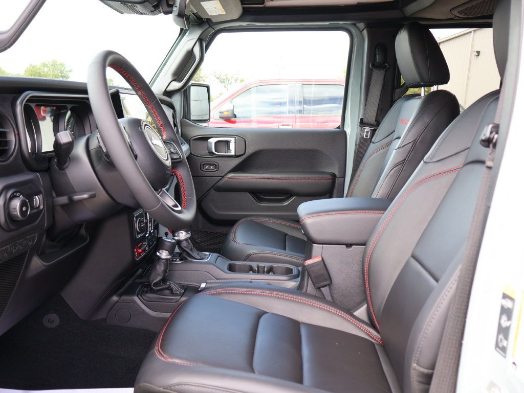 Used 2024 Jeep Wrangler Unlimited Rubicon w/ Technology Group AWD/4WD image 21