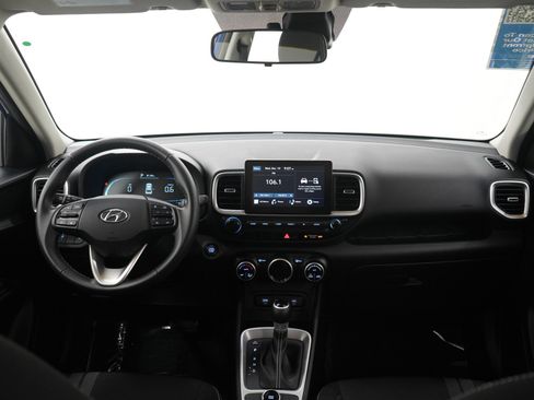 Certified 2025 Hyundai Venue SEL image 13
