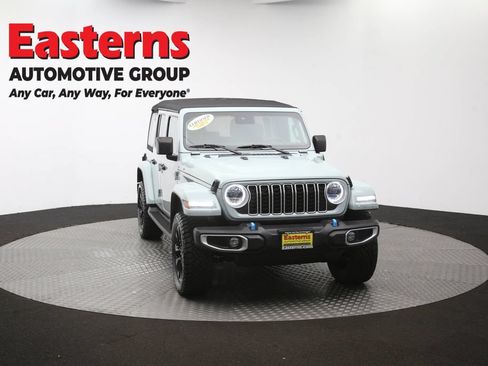 Used 2024 Jeep Wrangler Unlimited Sahara w/ Technology Group AWD/4WD image 51