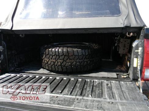 Used 2017 Toyota Tacoma TRD Sport w/ Tow Package (A/T) AWD/4WD image 4