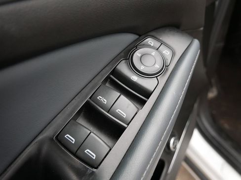 Used 2022 Buick Enclave Essence image 16