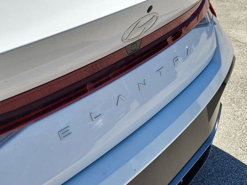 Used 2025 Hyundai Elantra SEL FWD image 6