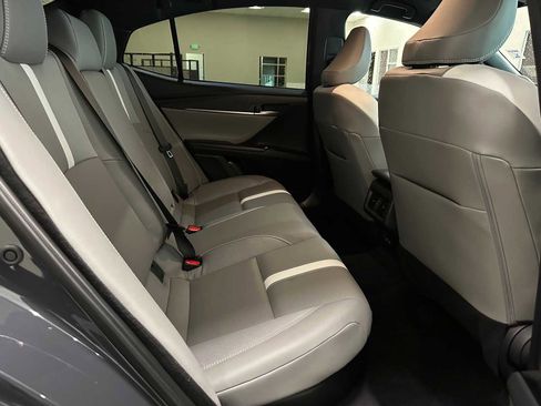 Used 2025 Toyota Camry SE image 25