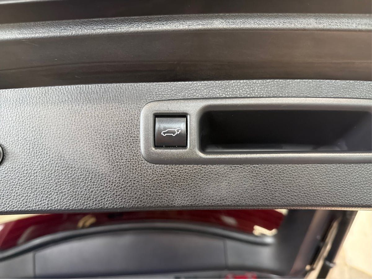 Used 2022 Toyota Highlander LE AWD/4WD image 14