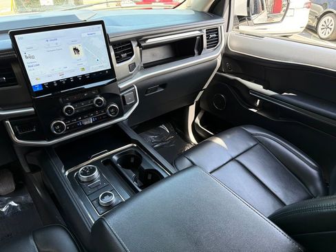 Used 2024 Ford Expedition XLT image 44