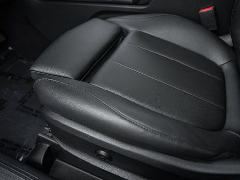 Certified 2024 Mercedes-Benz GLB 250 4MATIC w/ Winter Heating Package image 33