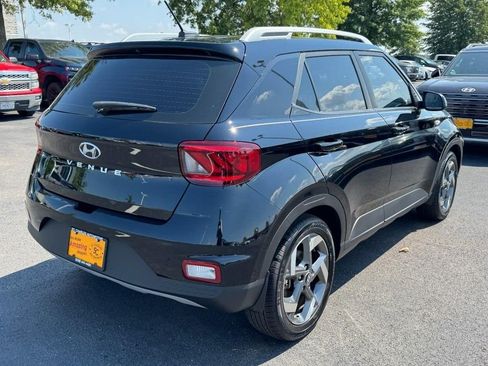 Certified 2025 Hyundai Venue SEL FWD image 3