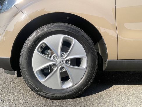 Used 2016 Kia Soul FWD image 14