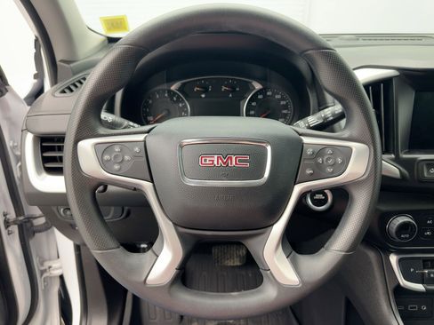 Used 2024 GMC Terrain SLE w/ Driver Convenience Package image 17