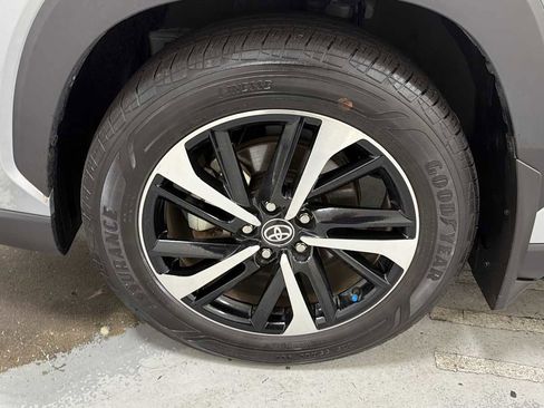 Used 2024 Toyota Corolla Cross XSE w/ Convenience Package image 10