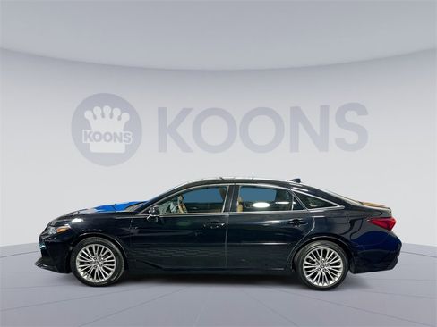 Used 2022 Toyota Avalon Limited image 2