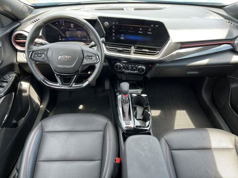 Used 2025 Chevrolet Trax RS w/ Sunroof Package FWD image 2