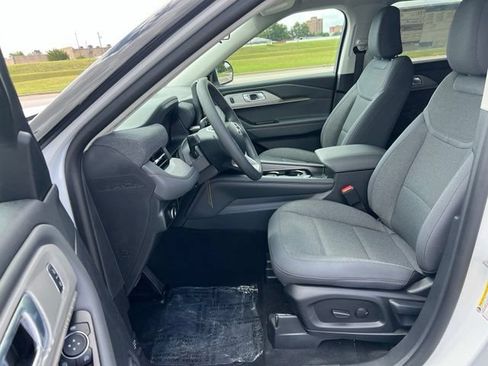 Used 2026 Ford Explorer Active AWD/4WD image 9