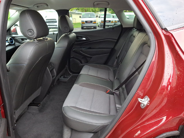 Used 2025 Chevrolet Trax LT FWD image 10