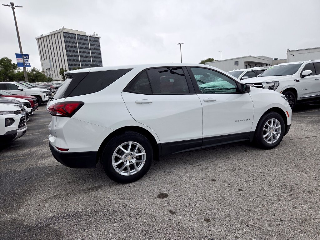 Used 2024 Chevrolet Equinox LS w/ LS Convenience Package FWD image 12