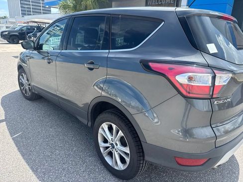 Used 2017 Ford Escape SE FWD image 8