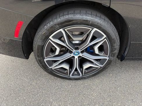 Used 2024 BMW iX xDrive50 w/ Premium Package AWD/4WD image 16