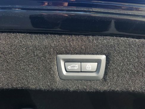 Used 2022 BMW 750i xDrive 750i xDrive w/ Executive Package image 24