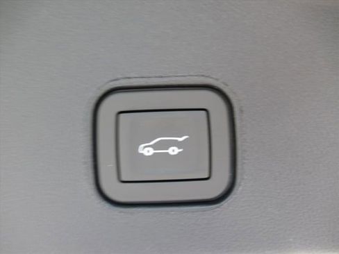 New 2026 Cadillac Lyriq Premium Luxury image 33