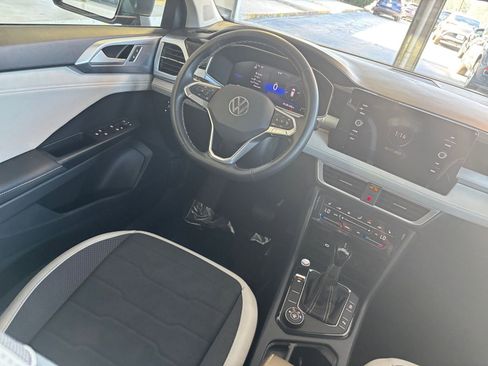 Used 2025 Volkswagen Taos SE image 39