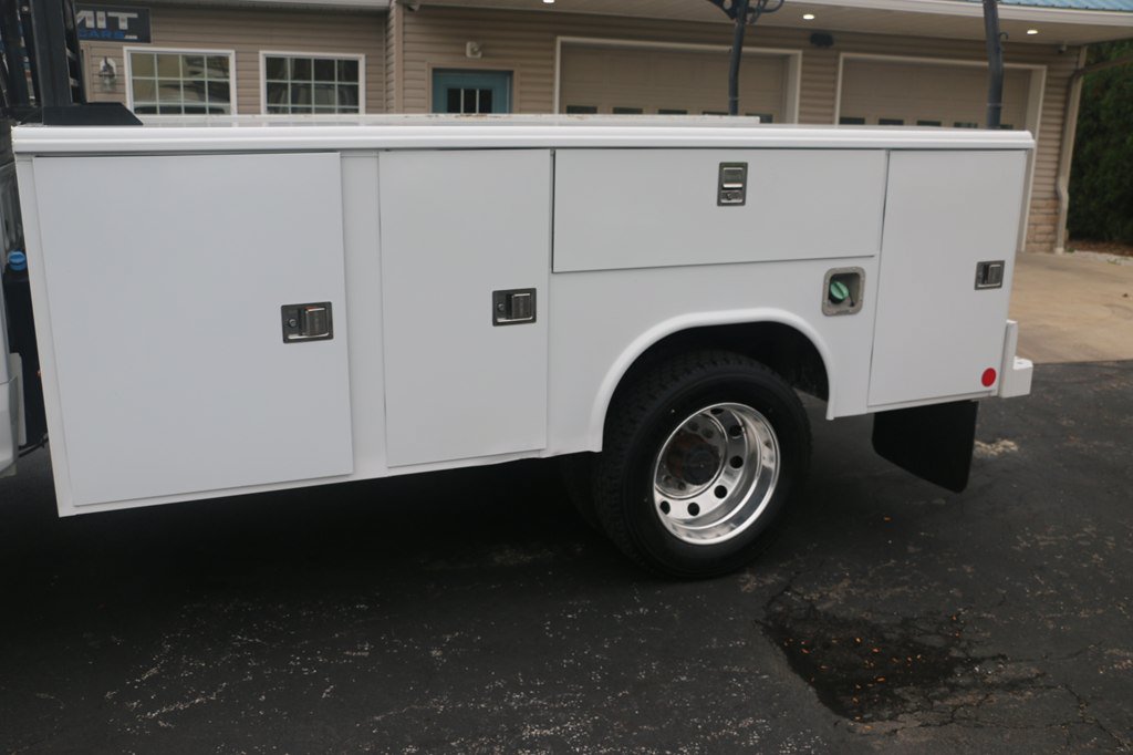 Used 2022 Ford F550 4x4 Crew Cab Super Duty w/ Power Equipment Group image 37