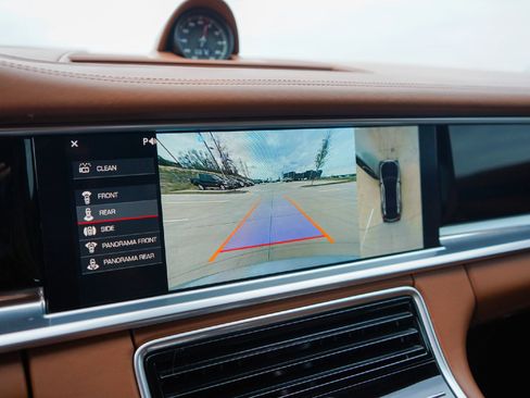 Used 2018 Porsche Panamera 4S image 17