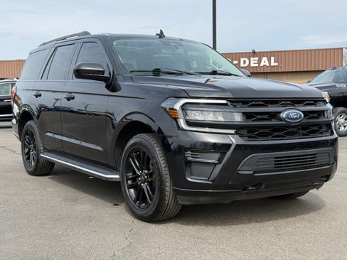 Used 2022 Ford Expedition XLT AWD/4WD image 2