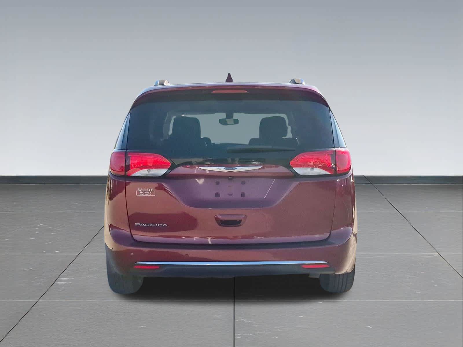 Used 2018 Chrysler Pacifica Touring-L FWD image 5